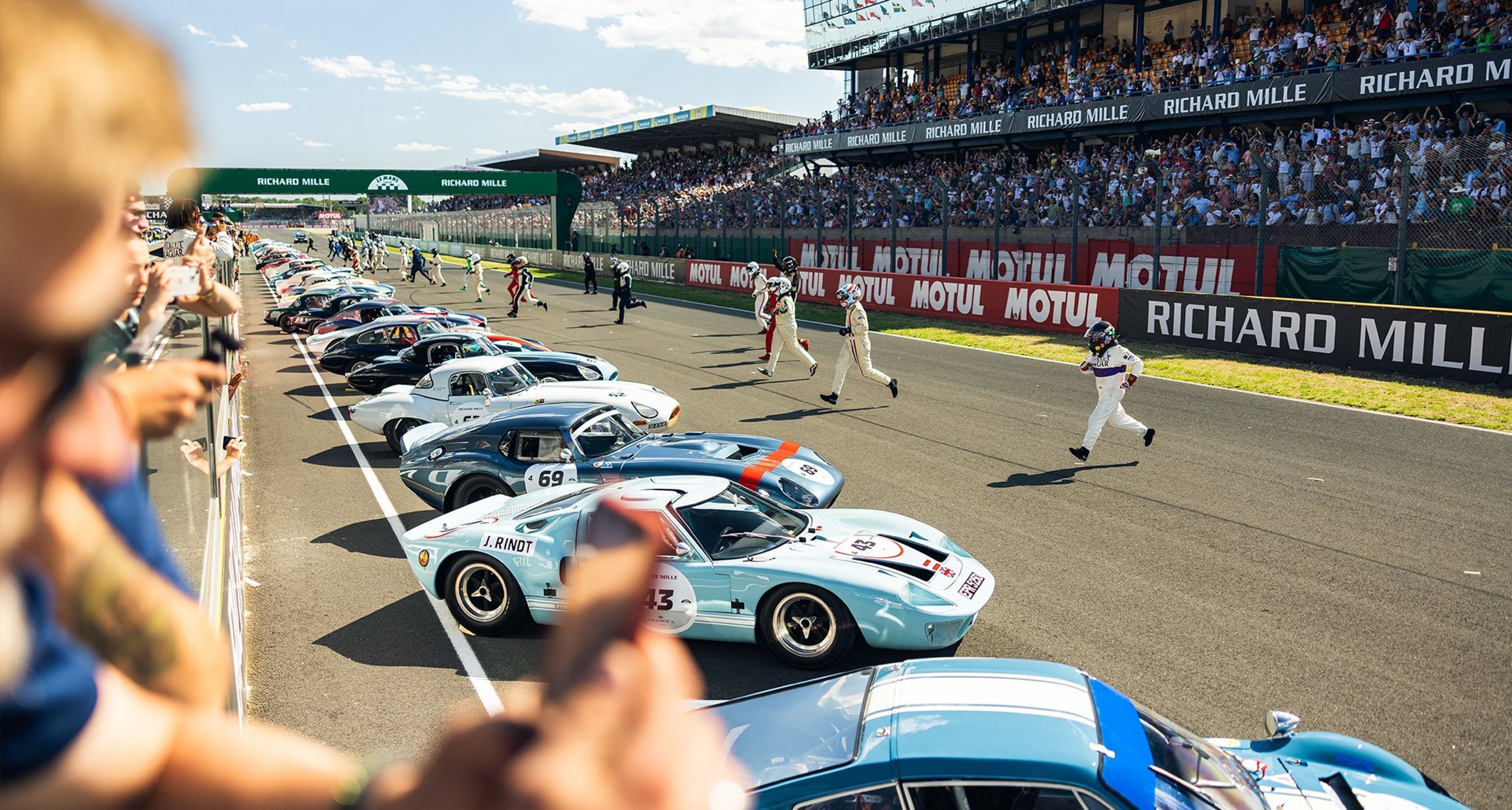 A trend-setting magazine, creating unique stories about the world’s most exciting cars. A trend-setting magazine, creating unique stories about the world’s most exciting cars.