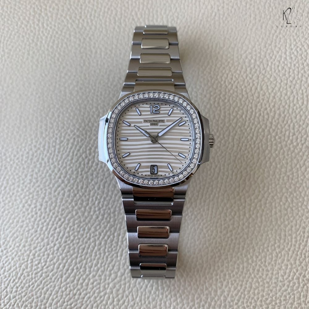 Patek Philippe Nautilus - 7118/1200A-010 | Classic Driver Market